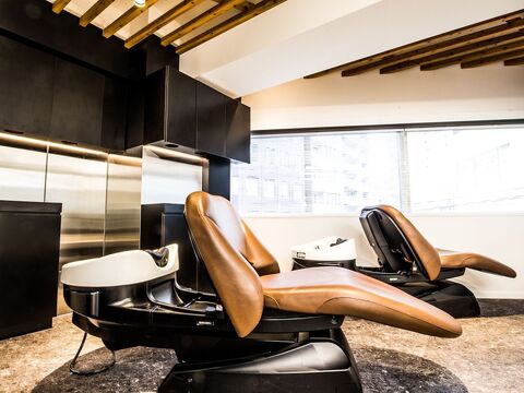 【恵比寿】 フリー40〜50％／指名47〜65％還元  保障給あり ≪20時までの勤務OK≫入客チャンスが多く月収50万円以上の高収入スタッフが多数在籍！全国に展開するトレンド発信サロン「EIGHT 恵比寿店（エイトエビステン）」からスタイリスト（美容師）の求人★☆