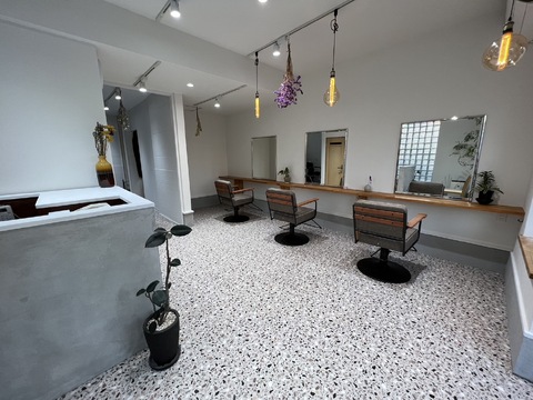 【松ノ浜】ママさん・ブランクのある方大歓迎！≪週3日、1日5時間勤務からOK≫≪16時までの退勤OK≫≪有給休暇あり≫スタッフさんが安心して長く働き続けられる環境を目指しています！「W hair&relax（ダブリューヘアアンドリラックス）」からスタイリスト（美容師）の求人☆☆