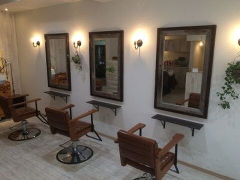 【富雄】◇◆カット入客チャンスが多い◆◇人間力を大切にし、技術以外にお客様に好かれるような人柄も磨いていくことができます。14（ジューヨン）からスタイリスト・Jr.スタイリスト(美容師)の求人★☆★