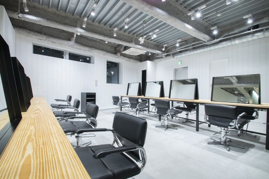 【藤沢駅】◆最低保障給あり・撮影ブース完備◆業界屈指の集客力でたくさんのお客様を担当できます！ITを駆使する業界屈指のブランドサロン「IT by ALBUM  藤沢店（アイティーバイアルバムフジサワテン）」からスタイリスト（美容師）の求人☆★