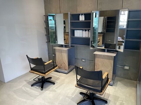 【三条】≪完全週休2日制≫≪社会保険完備≫≪月給21万円〜≫興味があれば着付けも学べます！入客チャンス◎抜群の待遇が人気の女性専用サロン！「ROCAReTA FOR HAIR 河原町三条店（ロカリタフォーヘアーカワラマチサンジョウテン）」よりスタイリスト（美容師）の求人☆☆