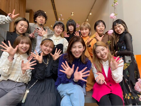 【心斎橋】≪20時台に退勤可能≫≪完全週休2日制≫≪スパ指名の歩合還元あり≫≪丁寧なカットカリキュラム≫平日中心のマンツーマンレッスンで、メリハリをつけて確実に技術UPできる！！モデルを使用したロケ撮影、自社商材のシャンプーやトリートメント！おしゃれなサロンワークに憧れる方必見！！「Bouclettes（ブクレット）」からアシスタント（美容師）の求人☆★☆