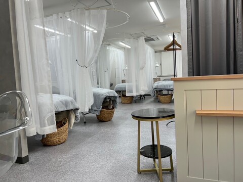 【銀座】≪月給25万5千円〜≫≪月8〜10日休みの選択制≫≪実働8時間or9時間の選択制≫≪産休育休制度の取得実績あり≫≪有給取得率100％≫業界最高水準の抜群の待遇が嬉しい！プライベートもお給料、どちらも譲りたくない方にオススメ！「eyelash salon cheek 銀座店（アイラッシュサロンチークギンザテン）」からアイリスト（アイデザイナー・まつげエクステ）の求人☆☆