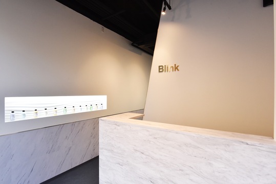 【京橋】自分で勤務日数を決められる！！完全営業時間内レッスン！！≪最短1年デビュー可能≫≪土日休みや連休もOK≫アシスタントの内からフリーランスでプライベートと両立して美容師を楽しめる「BLINK 京橋（ブリンク キョウバシ）」からアシスタント（美容師）の求人☆★