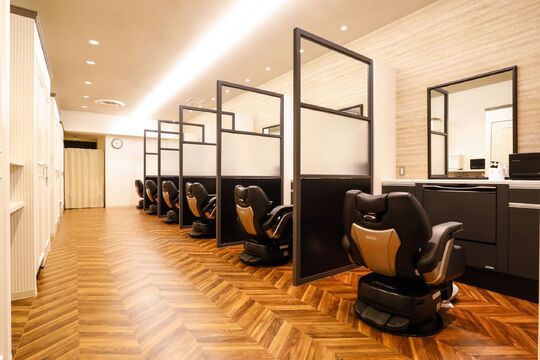 【三越前】◆完全週休2日制・産休育休制度あり・着付けも学べる・社会保険完備◆美容師と理容師を同時募集！高単価でしっかりお客様と関われます！広々としたオシャレな店内も魅力！「TOTAL BEAUTY SALON Silk house 三越日本橋本店（トータルビューティーサロンシルクハウスミツコシニホンバシホンテン）」からスタイリスト（美容師・理容師）の求人☆★