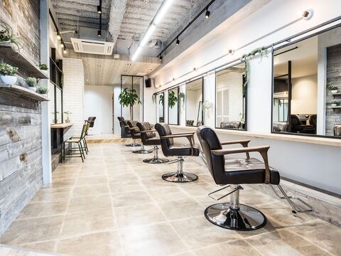 【金沢駅】 フリー40〜50％／指名47〜65％還元  保障給あり ≪20時までの勤務OK≫集客抜群！入客チャンスも多いので月収50万円以上の高収入を狙えます！トレンド押さえた可愛いスタイルを提案するサロン「EIGHT 金沢店（エイトカナザワテン）」からスタイリスト（美容師）の求人★☆