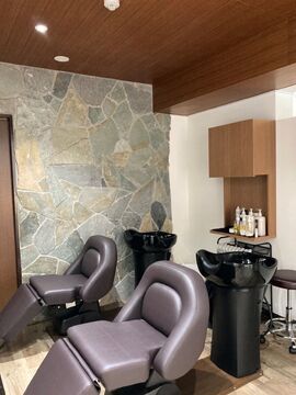 【JR三ノ宮駅】≪社会保険完備≫≪完全週休2日≫≪空き時間のレッスンOK≫レッスン時は嬉しいマンツーマン指導あり！駅チカのヘアサロン「iro＋soi（イロプラスソイ）」からアシスタント（美容師）の求人☆★☆