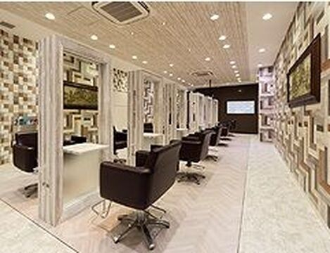 【獨協大学前】◇◆日曜休みあり・月8日休み・産休育休制度あり・社会保険完備◆◇月給25.5万円スタートと抜群の好待遇が人気！サロンワーク以外にもいろんな活動があるので、美容師としての仕事を全力で楽しめる環境♪「Hair＆Make TRUTH 獨協大学前店（ヘアアンドメイクトゥルースドッキョウダイガクマエテン）」からスタイリスト（美容師）の求人★☆