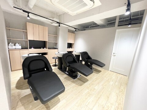 【四条烏丸】充実のお給料とお休み！！！スタッフ同士の人間関係抜群！！≪着付けセットサロン併設≫≪自然光いっぱいの撮影スペースもあり≫≪ヘアメイク撮影あり≫≪完全週休2日＆土日休みOK≫≪社会保険完備≫トレンドスタイルや撮影、ヘアメイク好きな方にもおすすめ！！楽しみながらみんなで成長できる「patou京都 四条烏丸（パトゥキョウトシジョウカラスマ）」からアシスタント（美容師）の求人☆★