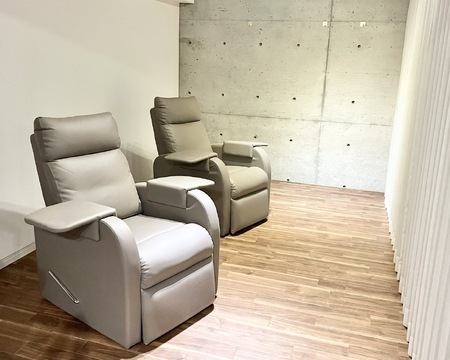 【本町】スタッフ仲が良く楽しく働ける！≪自由出勤≫≪私服勤務≫≪髪色ネイル自由≫ニュアンスネイルが得意なトレンドサロン！！「Yu_me（ユーミー）」からネイリスト（ネイル）の求人☆☆