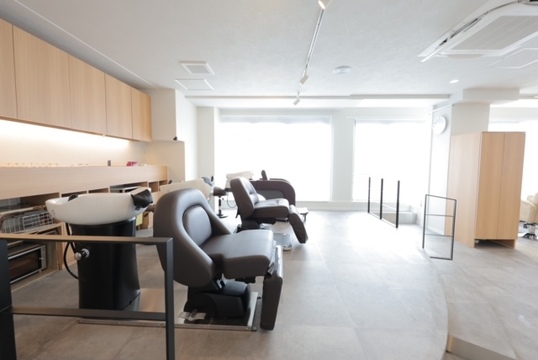 【桂】≪月8,9日休み≫≪社会保険完備≫≪19時までに退勤可能≫スタイリストのみ在籍のプライベートサロン！平均客単価10000円！一流のヘッドスパ資格取得可能！「yutre（ユトレ）」からスタイリスト（美容師）の求人☆★