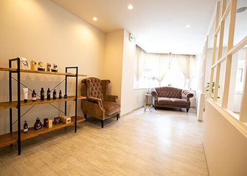 【矢場町】≪売上の50〜65%還元≫≪単価8000円以上≫≪有名メーカーの薬剤メイン≫オーガニック、ヘアケアに強いサロン！マンツーマンでしっかりお客様に関われるのが魅力です♪「Reginavita 栄店（レジナヴィータサカエテン）」からスタイリスト（美容師）の求人★☆