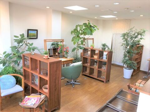 【箕面萱野】≪時給1500円〜≫≪ママさん歓迎≫≪月給30万円スタート≫≪社会保険完備≫アットホームサロン「HAIR STUDIO Banana Moon 箕面店（ヘアスタジオバナナムーンミノオテン）」からスタイリスト（美容師）の求人☆★