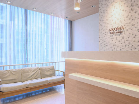 【池袋】◆社会保険完備・営業時間内レッスン中心・1年前後でスタイリストデビュー可能◆たくさん入客して経験が積めるので、技術向上も早い！トレンド×高技術をウリに20～30代のお客様を中心に支持されています！「AROMA hair room 池袋店（アロマヘアールームイケブクロテン）」からアシスタント（美容師）の求人☆★