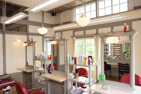 【穴太】◆社会保険完備・完全週休2日制・産休育休取得実績あり・寮あり◆サロン内で幅広い技術が学べる企業型サロン！あなたの経験を活かして働けます！美容師としての人生をさらに楽しむことができる環境を用意「TJ天気予報 1ページ 桑名店（ティージェーテンキヨホウイチページクワナテン）」からアシスタント（美容師）の求人☆★