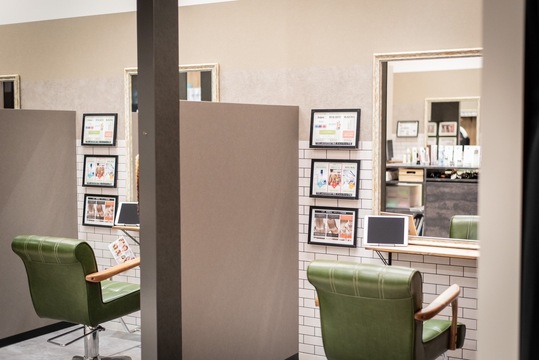 【西小倉】≪デビューまで2年以内・営業中レッスンOK・20時までに退勤可能・社会保険完備≫安心のカリキュラムで一人ひとりにピッタリなペースでスタイリストデビューを目指せるヘアサロン「半個室サロン THE LAUGHTER by Loves Laughs 戸畑朝日ヶ丘店（ハンコシツサロンザラフターバイラブズラフズトバタアサヒガオカテン）」からアシスタント（美容師）の求人★☆