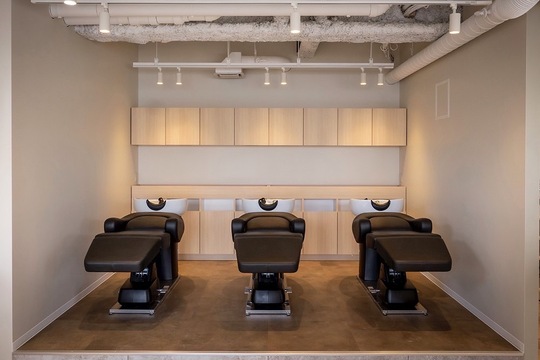 【表参道】≪完全週休2日≫≪社会保険完備≫≪モデル施術代全額バックあり≫しっかりと組まれたカリキュラムで成長していける！高い技術を身に着けたい方にオススメ！「ZACC JINGU（ザックジングウ）」のアシスタント（美容師）の求人☆★