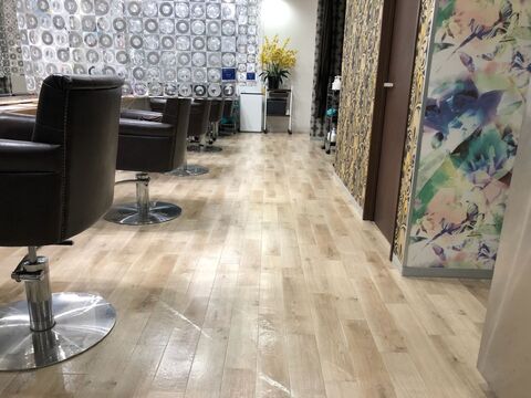 【西間上町】≪月給23万円スタート・社会保険完備・日曜定休あり≫高月給で福利厚生も充実！ひとつのサロンで長く勤めたい方にオススメです！地域のお客様に長く愛されるユニセックスのトータルビューティーサロン「U Brand hair（ユーブランドヘアー）」からスタイリスト（美容師・理容師）の求人★☆