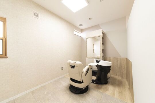 【長者原駅】≪日曜、月曜が定休・営業時間は17時まで・選べる休日数・社会保険完備・マンツーマン接客≫美容師を長く続けたい方や働き方にお悩みの方へオススメ！スタッフにとってより働きやすいお店にします！「Cotton haircare&spa（コットンヘアケアアンドスパ）」からスタイリスト（美容師）の求人★☆