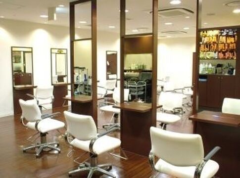 【梅田】≪最低保証あり≫集客に力を入れているので、どんどん入客できますよ！週休2日でプライベート重視の働き方もOK♪完全歩合、還元率はフリー45%・指名55%で頑張った分しっかり稼げます。「edge origination 梅田店（エッジオリジネーションウメダテン）」からスタイリスト（美容師）の求人☆★