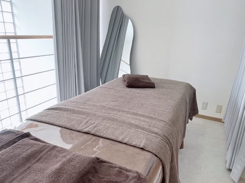 【神宮前】≪社会保険完備≫≪エステ機器無料使用OK≫≪早番遅番制の実働8時間≫≪土日休み取得可能≫≪有給、年末年始休暇あり≫≪福利厚生充実≫白を基調としたアットホームでおしゃれな、メゾネットタイプのお店！自分の美意識も高めながら働ける！「Luna grande.（ルナグランデ）」からエステティシャンの求人☆☆