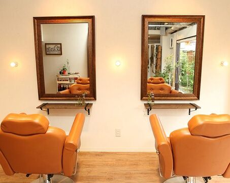 【天神橋筋六丁目】≪社会保険完備≫努力次第で1年半でのデビューが可能。人気ランキングサイトの口コミナンバーワン！技術力を身につけたい方には必見！希望者はアイラッシュの技術も習得可能。「luft（ルフト）」からアシスタント（美容師）の求人★☆