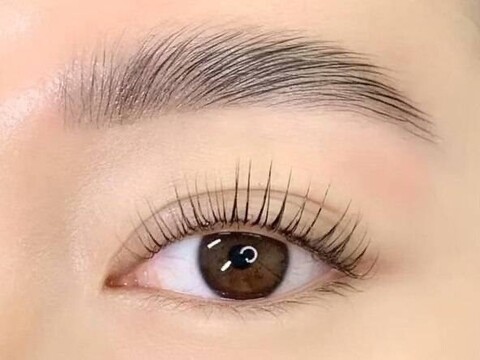 【伊丹】≪未経験OK≫≪研修制度あり≫≪ガッツリ稼ぎたい人向けに業務委託あり≫自分のライフスタイルに合わせた働き方ができるのが魅力のサロン「DENPASAR eyelash 伊丹店（デンパサールアイラッシュイタミテン）」からアイリスト（アイデザイナー・まつげエクステ）の求人☆☆