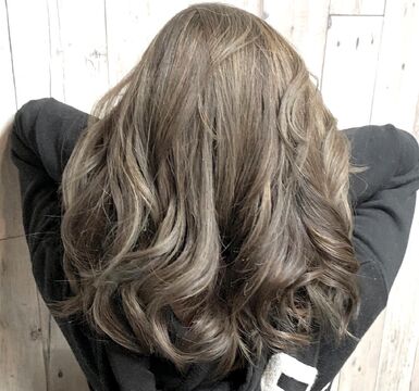 【元町】≪社会保険完備≫平均平均1年前後で集中的に技術の習得のサポート！自分の目指す美容が叶い、自由度の高い環境で充分に長所を発揮できるサロン「RIP CURL（リップカール）」からアシスタント（美容師）の求人☆☆