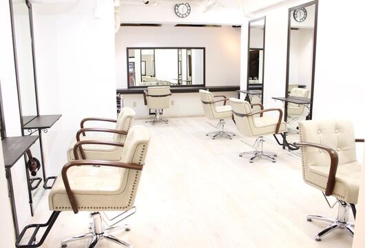 【岡本】≪社会保険完備≫≪完全週休2日制≫≪毎週日曜定休！≫≪有給休暇あり≫抜群の待遇とサポート体制で早期デビュ－が可能！やる気のある方、一緒にやりましょう！集客もあり、レッスンも実践主義なので早く前に進めます！「CHLAN 岡本店（クランオカモトテン）」からアシスタント（美容師）の求人☆★