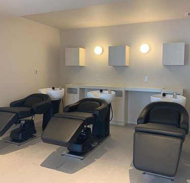 【守山駅】◇◆月8,9日休み・月給19万円〜・社会保険完備◆◇スパが好きな方必見！！レッスンや講習会は営業時間内に行うので、プライベートも充実♪トリートメント・スパ専門サロン美髪クリニック 滋賀 守山（ビガミクリニックシガモリヤマ）からアシスタント・スパニスト（美容師）の求人★☆