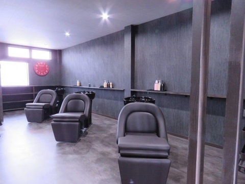 【大村本町】≪完全週休二日制・社会保険完備・メンズサロン≫男性のカッコ良さを引き出し、常に魅力的でいられるスタイルを提案。仕事とプライベートのメリハリをつけてお仕事ができるメンズヘアサロン「hair crew From-O（ヘアークルーフロムオー）」からアシスタント（美容師）の求人★★