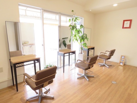 【拾六町】≪営業時間17時30分迄・基本残業無し・リフレッシュ休暇あり・月7.8日休み≫プライベートも充実させたい方必見！働くママさんも大歓迎！20～40代の女性中心に人気なサロン「hair life Colabo（ヘアーライフコラボ）」からスタイリスト（美容師）の求人☆☆