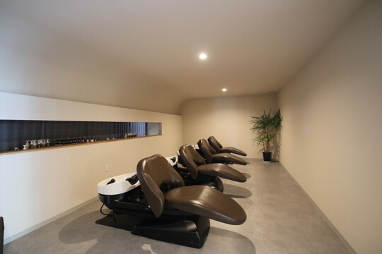 【谷上】≪日曜定休日≫≪17時半退勤≫≪社会保険完備≫≪完全週休2日制≫≪正月休暇、有給休暇あり≫≪産休育休実績あり≫と福利厚生充実！独自のカット技法も学べるサロン「Cherish by sereno（チェリッシュバイセレーノ）」からスタイリスト（美容師）の求人☆★☆