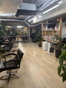 【高速神戸】≪半年間最低保証30万円≫≪入客チャンス大≫低単価だけどハイクオリティで抜群の集客があります！完全マンツーマンなのでお客様としっかり関われます！自分の頑張りで50万円以上の収入も可能です！ママさん美容師も大歓迎！「select（セレクト）」からスタイリスト（美容師）の求人☆★