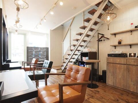 【三室戸】≪完全週休2日制≫≪土日休みあり≫≪2年以内のデビュー可能≫≪営業中レッスンOK≫一人一人のお客さんを大切にしていけるサロン！予約がなければ18時台に退勤も可能！「bead’s（ビーズ）」からアシスタント（美容師）の求人★☆