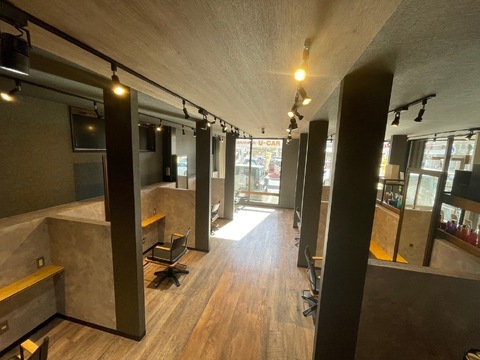 【新下関駅】≪Aujua取り扱い・カラーやデザインテクニックを取得可能・社会保険完備・休日数の選択OK≫20〜30代のお客様が多数ご来店！歩合給もつきやすく高月給が目指せるヘアサロン「the laughter THE BREACH 新下関店 Smart Salon（ザラフターザブリーチシンシモノセキテンスマートサロン）」からスタイリスト（美容師）の求人★☆