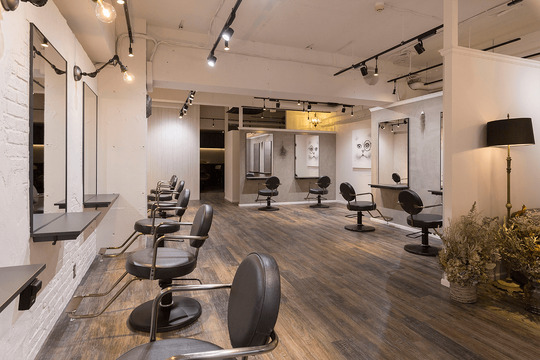 【西梅田】≪社会保険完備≫トレンド発信サロン！サロン内に撮影ブースあり！撮影好きな方や外部への発信をしていきたい方にオススメ。「Belta by artefice（ベルタバイアルテフィーチェ）」からアシスタント（美容師）の求人☆★☆