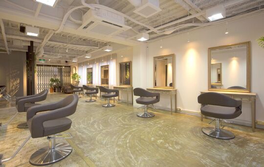 【心斎橋】≪社会保険完備≫≪入客チャンスあり≫トレンド発信サロンで最先端の技術習得可能ですよ！たくさんのお客様が来られているので自分の顧客にできるチャンスあり！「elem.（エレム）」からスタイリスト（美容師）の求人☆★