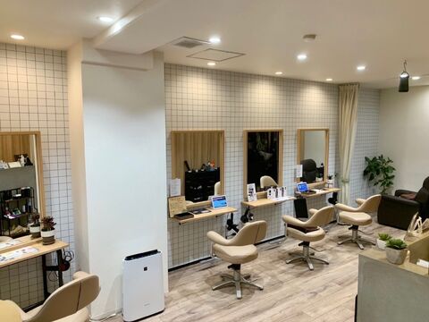 【長原】≪完全週休2日制≫≪日、月休み≫≪社会保険完備≫≪18時に退勤可能≫≪交通費全額支給≫丁寧なカウンセリングと高い技術がウリのサロン。待遇面がしっかりしているので安心して長く働ける環境です！「hair’s Ku（ヘアーズクー）」からスタイリスト（美容師）の求人☆★☆