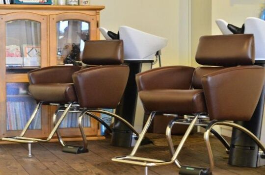 【狐島】≪第3日曜日定休≫お客様やスタッフさんとの距離が近いアットホームなオシャレサロン◇「Standard（スタンダード）」からスタイリスト・Jr.スタイリスト（美容師）の求人★☆