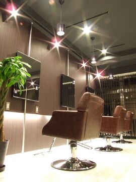 【烏丸御池】≪最短1年半デビュー可≫≪営業中レッスンOK≫≪メンズサロン≫メンズに特化したスタイルを提供するメンズサロン！トップクラスの技術を学びたい方におすすめ！「逡巡ノ夢（シュンジュンノユメ）」からアシスタント（美容師）の求人☆★☆