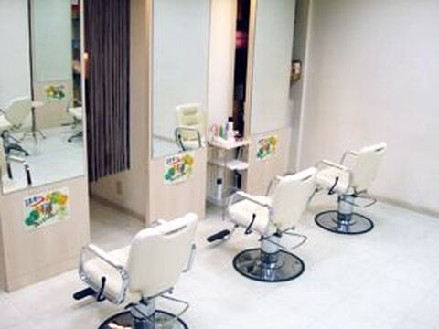 【津久野】店長さんやマネージャーさんはじめ、スタッフさんみんなが家族の様に仲の良いアットホームサロン「Avenir age」からスタイリスト（美容師）の求人！とても楽しく働ける職場環境ですよ☆☆