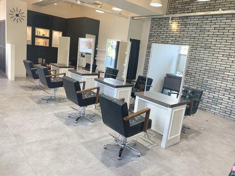 【上新庄】≪未経験・通信生・新卒生歓迎≫≪社会保険完備≫≪最短1年でスタイリストデビュー可能≫≪ウィッグ代半額負担≫≪独立支援あり≫ハイトーンやインナーカラーが人気のカラー特化型サロン！文句なしの教育体制でしっかり学んで成長したい方必見！「Uni.（ユニ）」からアシスタント（美容師）の求人★☆