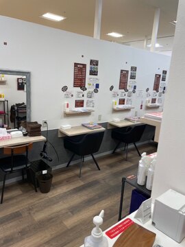 【春日】≪車通勤OK・社会保険完備・月休8日・有給休暇あり・基本残業無し・パートアルバイトも歓迎≫プライベートも充実させたい方必見！ブランクのある方や働くママさんも大歓迎！予約制の白髪染め専門店 「白髪染め専門店 スマートカラーKirei アクロスモール春日店（シラガゾメセンモンテンスマートカラーキレイアクロスモールカスガテン）」からカラーリスト（美容師）の求人☆★