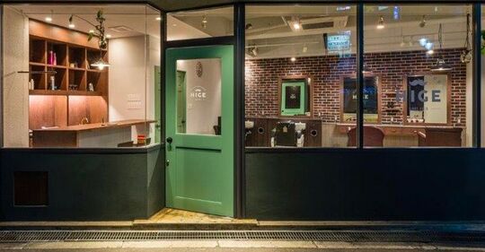 【上新庄】≪土日休みOK≫フランクな接客が好評！攻めたスタイルも人気☆あたたかいお客様が多く、距離の近い接客ができるサロンです！ストリート系、西海岸テイストのバーバー「HIGE（ヒゲ）」から理容師（理容室）の求人★☆