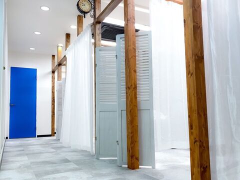 【鳳】急募中！アイリスト経験者の募集！≪正社員・業務委託選択OK≫自身のライフスタイルに合わせて働くことが出来るサロンです！スタイリッシュでお洒落な店内です！「KIMIA（キミア）」からアイリスト（アイデザイナー・まつ毛エクステ）の求人★☆★