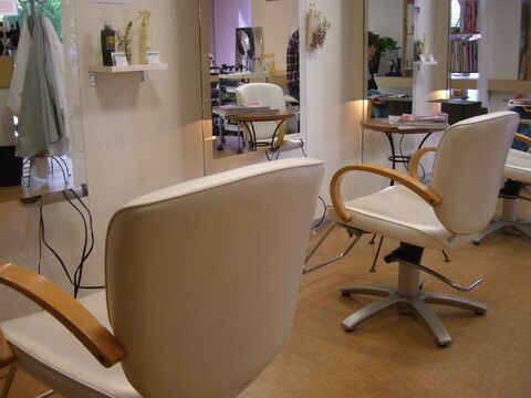 【東岸和田】≪第3日曜日休み≫≪平均19時半退勤≫小規模でアットホームなヘアサロン☆地域密着で幅広い年代のお客様に人気です♪無理なく美容師として働いていける美容室☆CIAO（チャオ）からアシスタント（美容師）の求人☆★