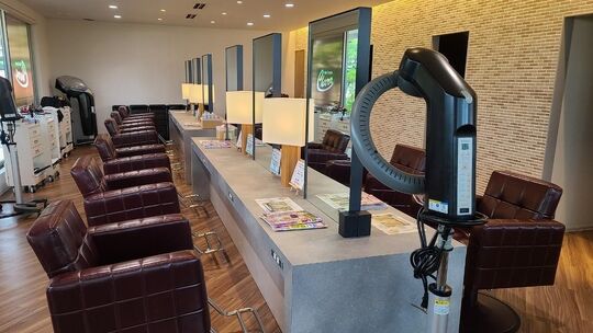 【泉田中】 月8日休み・有給休暇あり  社会保険完備  19時営業終了 30代40代の美容師が活躍する人気ヘアサロン！福利厚生が整い安心して勤務してもらえます！「Hair Make Chura 泉田中店（ヘアーメイクチュライズミタカナテン）」からスタイリスト（美容師・理容師）の求人☆★