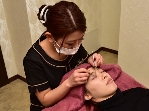 【草津】経験者さんに朗報！社会保険完備★実働8時間★完全週休2日★給与20万円スタート★クリニック併設のサロンです♪”麗ビューティー皮フ科クリニック（レイビューティーヒフカクリニック）”からアイリスト（アイデザイナー・まつ毛エクステ）の求人★★