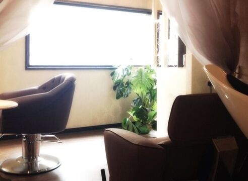 【東三国】≪有給休暇が年10日!!≫≪平均退社19時!!≫遅くまで残る事も無く仕事もプライベートも充実することができます!!地域密着のアットホームなサロン“HAIR BIJOUX（ヘアー ビジュー）”からアシスタント（美容師）の求人☆★